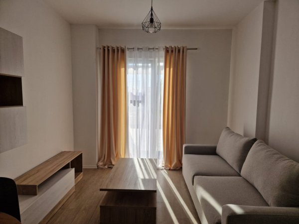 Tirane, jepet me qera apartament 1+1+Ballkon Kati 1, 50 m² 350 € (Univers City)