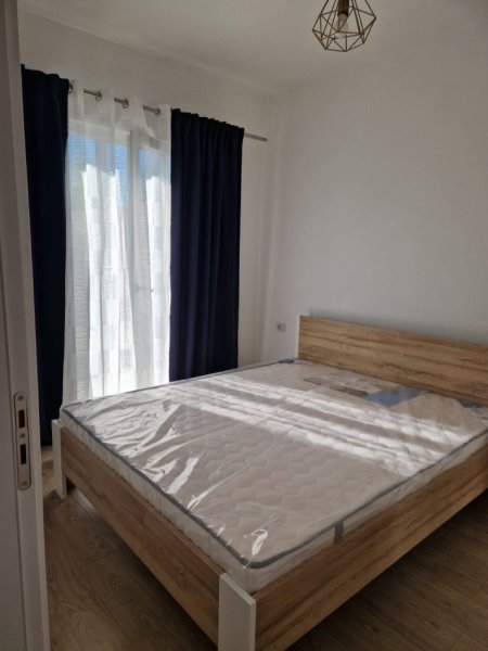 Tirane, jepet me qera apartament 1+1+Ballkon Kati 1, 50 m² 350 € (Univers City)