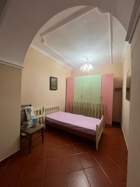 Shqipri, jepet me qera apartament 1+1+Ballkon Kati 0, 68 m² 400 € (RRuga e Mozaikut)
