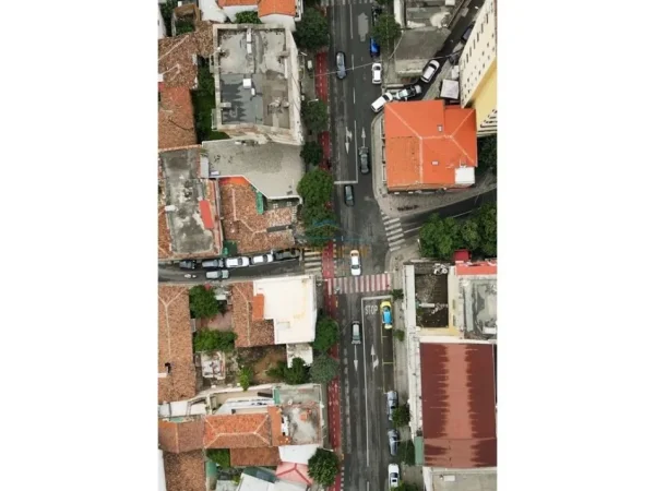 Tirane, jepet me qera dyqan Kati 0, 45 m² 700 € (RRUGA E BARRIKADAVE)