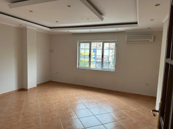 Tirane, jepet me qera zyre Kati 4, 178 m² 1.800 € (Sheshi Willson, Bllok.)