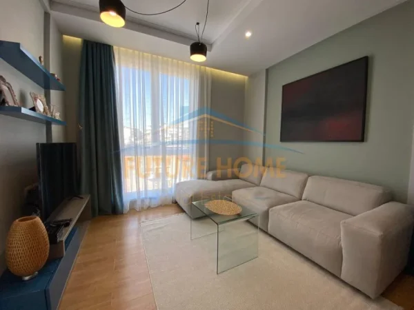 Tirane, jepet me qera apartament 1+1+Ballkon Kati 4, 65 m² 700 € (21 DHJETORI)