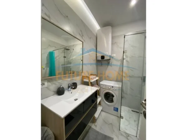 Tirane, jepet me qera apartament 1+1+Ballkon Kati 4, 65 m² 700 € (21 DHJETORI)