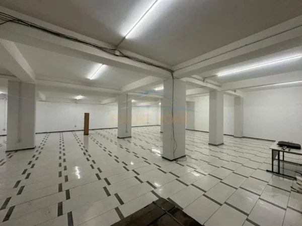 Tirane, jepet me qera ambjent biznesi Kati 1, 288 m² 13.000 € (unaza e re)