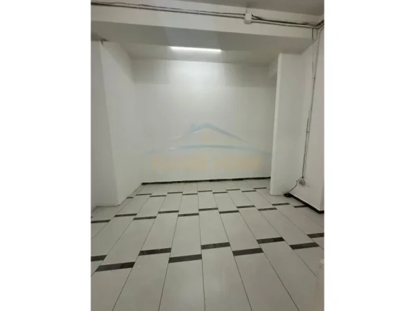 Tirane, jepet me qera ambjent biznesi Kati 1, 288 m² 13.000 € (unaza e re)