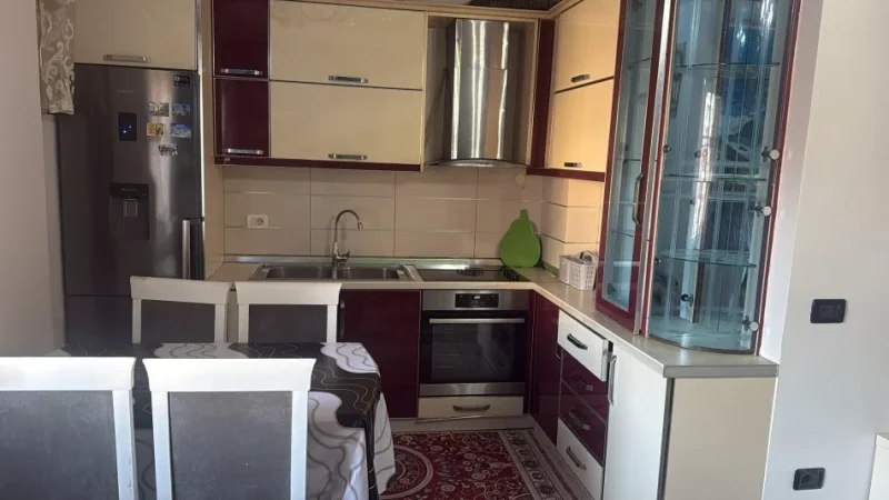 Tirane, jepet me qera apartament 2+1+Ballkon Kati 6, 90 m² 450 € (Rruga Mikel Maruli Astir)