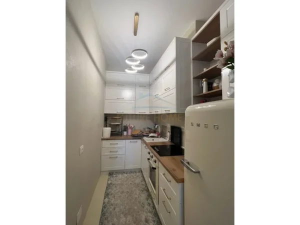 Lura 3, Gjiri Lalezit, shitet apartament 2+1 Kati 0, 182 m² 295.000 € (Gjiri Lalezit)