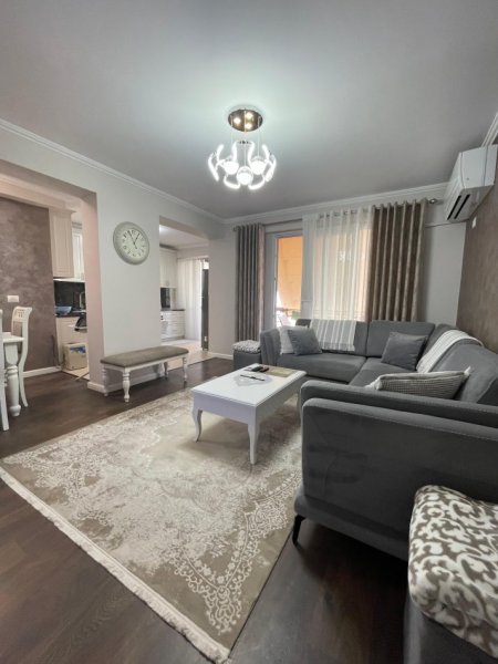 Tirane, jepet me qera apartament 2+1+Ballkon Kati 4, 112 m² 1.000 € (Rruga e Barrikadave)