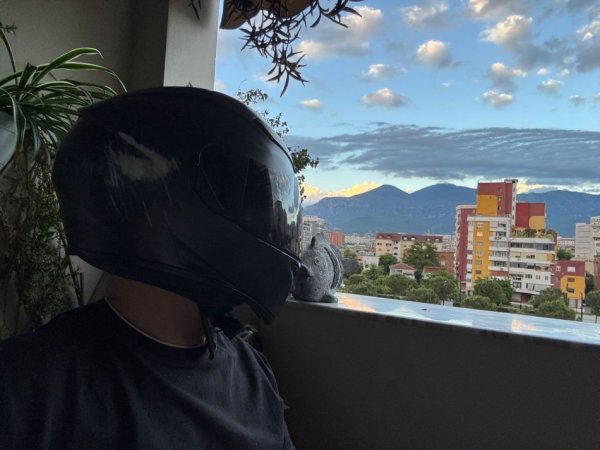 Tirane, shes Okazion- Kokore Motorri Agv (full face)