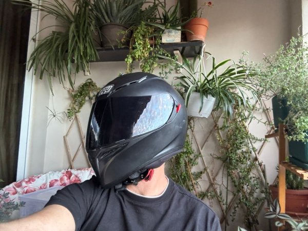 Tirane, shes Okazion- Kokore Motorri Agv (full face)
