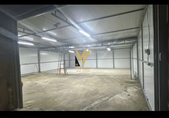 Tirane, jepet me qera magazine Kati 0, 160 m² 800 € (SAUK I VJETER)