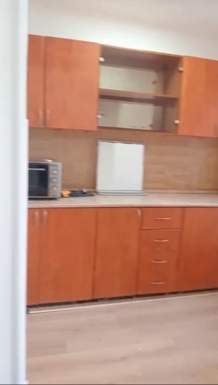 Tirane, jepet me qera apartament 1+1 Kati 4, 52 m² 400 € (21 Dhjetori, prane Cerdhes Nr. 35)