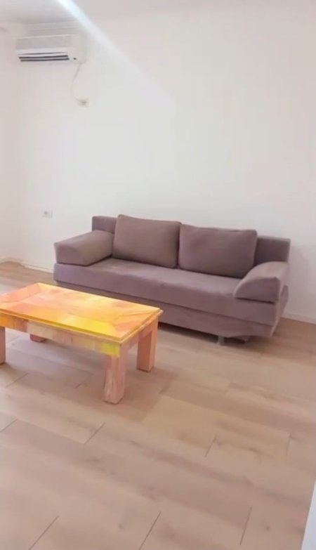 Tirane, jepet me qera apartament 1+1 Kati 4, 52 m² 400 € (21 Dhjetori, prane Cerdhes Nr. 35)