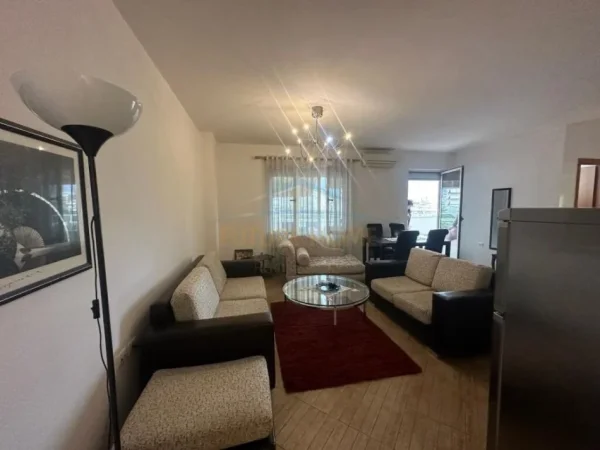 Tirane, jepet me qera apartament 1+1+Ballkon Kati 6, 113 m² 600 € (Bulevardi Zhan Dark)