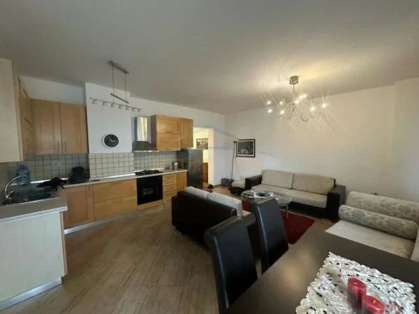 Tirane, jepet me qera apartament 1+1+Ballkon Kati 6, 113 m² 600 € (Bulevardi Zhan Dark)