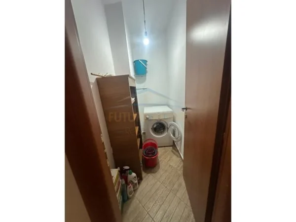 Tirane, jepet me qera apartament 1+1+Ballkon Kati 6, 113 m² 600 € (Bulevardi Zhan Dark)