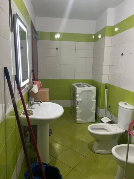 Tirane, jepet me qera apartament 2+1 Kati 2, 80 m² 400 € (Jepet me Qera Super Apartamenti 2+1 ne Astir Perballe Sanatana.)