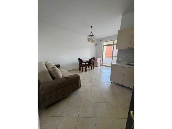Tirane, jepet me qera apartament 1+1+Ballkon Kati 5, 54 m² 450 € (Rruga Panorama)