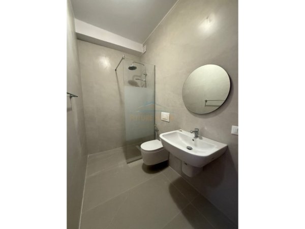 Tirane, jepet me qera apartament 1+1+Ballkon Kati 5, 54 m² 450 € (Rruga Panorama)