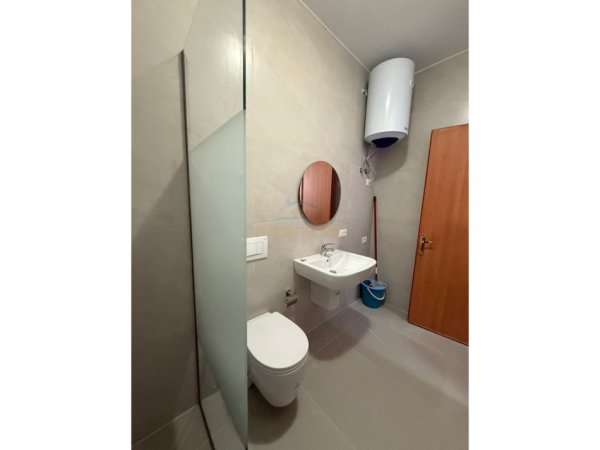 Tirane, jepet me qera apartament 1+1+Ballkon Kati 5, 54 m² 450 € (Rruga Panorama)