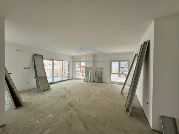 Tirane, shitet apartament 3+1 Kati 6, 246 m² 468.000 € (Zogu i Zi)