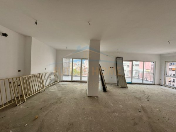 Tirane, shitet apartament 3+1 Kati 6, 246 m² 468.000 € (Zogu i Zi)