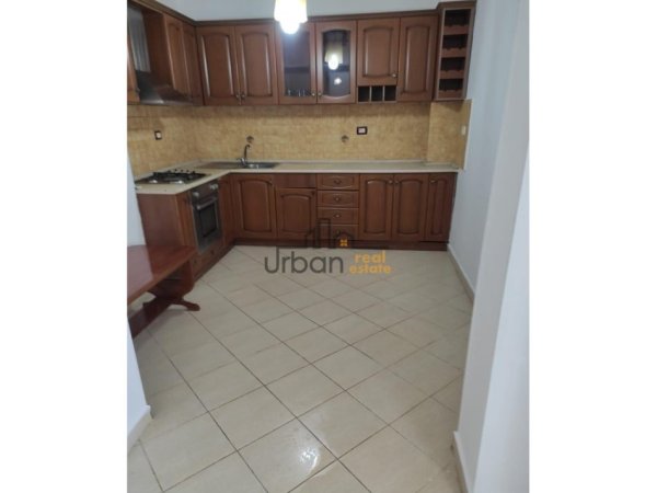 Tirane, shitet apartament 1+1+Ballkon Kati 4, 62 m² 95.000 € (Prane Shkolles Bajram Curri)