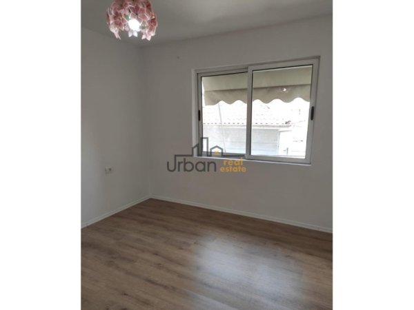Tirane, shitet apartament 1+1+Ballkon Kati 4, 62 m² 95.000 € (Prane Shkolles Bajram Curri)
