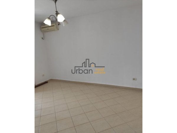 Tirane, shitet apartament 1+1+Ballkon Kati 4, 62 m² 95.000 € (Prane Shkolles Bajram Curri)