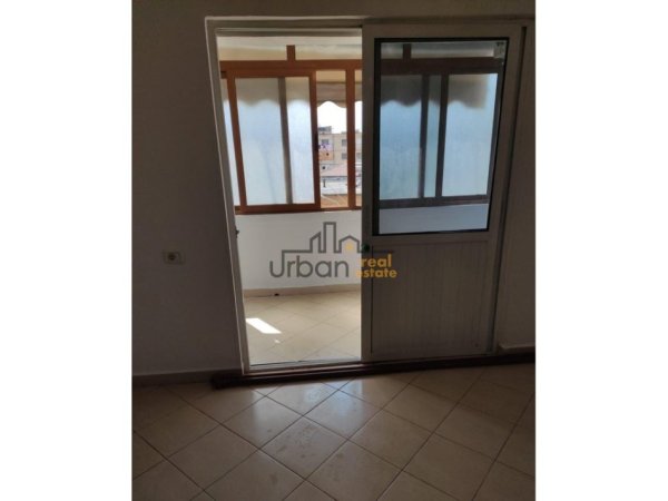 Tirane, shitet apartament 1+1+Ballkon Kati 4, 62 m² 95.000 € (Prane Shkolles Bajram Curri)