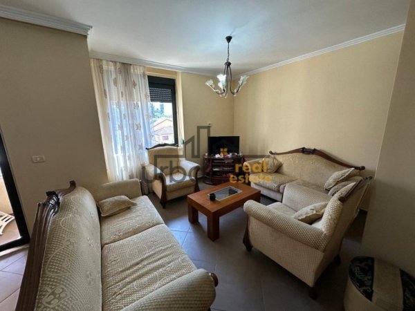 Tirane, jepet me qera apartament 3+1+Ballkon Kati 2, 125 m² 800 € (Rruga e Bogdaneve)