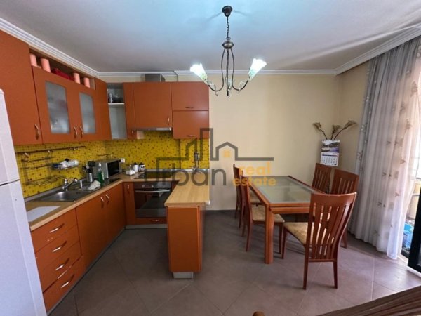 Tirane, jepet me qera apartament 3+1+Ballkon Kati 2, 125 m² 800 € (Rruga e Bogdaneve)