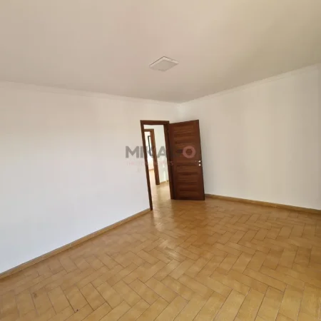 Tirane, jepet me qera ambjent biznesi Kati 12, 157 m² 1.300 € (Blloku)