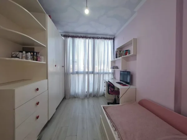 Tirane, shitet apartament 2+1 , 80 m² (Ish Parku Autobuzave)