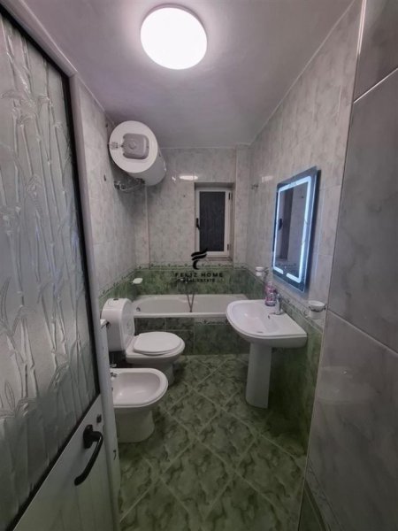 Tirane, jepet me qera apartament 2+1+Ballkon Kati 4, 72 m² 550 € (ALI DEMI)