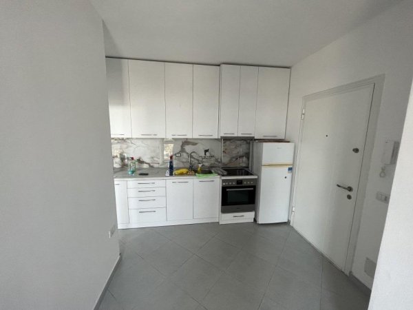 Tirane, jepet me qera apartament 1+1+Ballkon Kati 7, 45 m² 420 € (RRUGA E DIBRES)