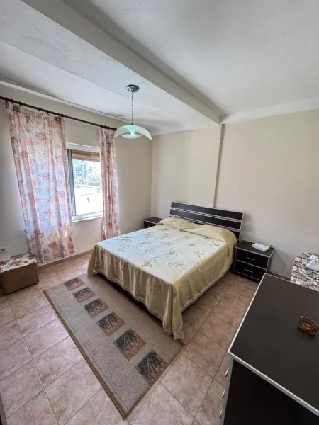Tirane, jepet me qera apartament 1+1 Kati 5, 70 m² 550 € (bllok , sheshi willson)