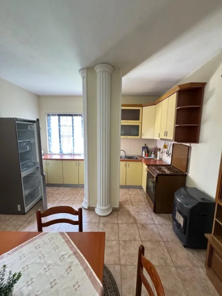 Tirane, jepet me qera apartament 1+1 Kati 5, 70 m² 550 € (bllok , sheshi willson)