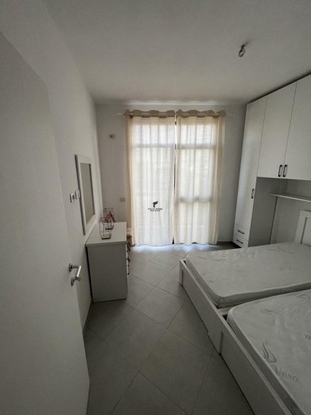 Tirane, jepet me qera apartament 1+1+Ballkon Kati 7, 45 m² 420 € (RRUGA E DIBRES)