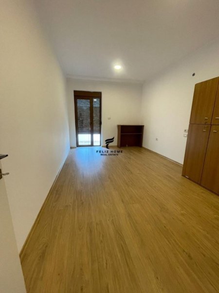 Tirane, jepet me qera apartament 2+1 Kati 5, 125 m² 600 € (SELITE)