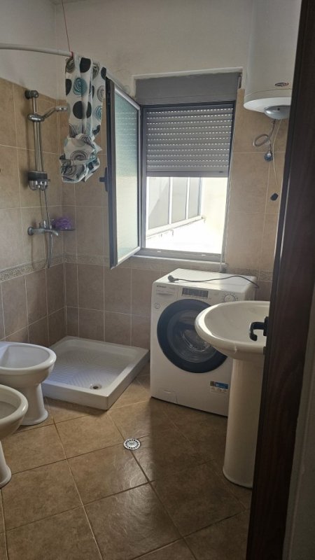 Tirane, jepet me qera apartament 2+1+Ballkon Kati 2, 106 m² 450 € (Muhamet Deliu Fresk)
