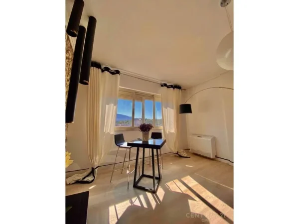 Tirane, jepet me qera apartament 1+1 Kati 7, 77 m² 650 € (Rruga Margarita Tutulani)