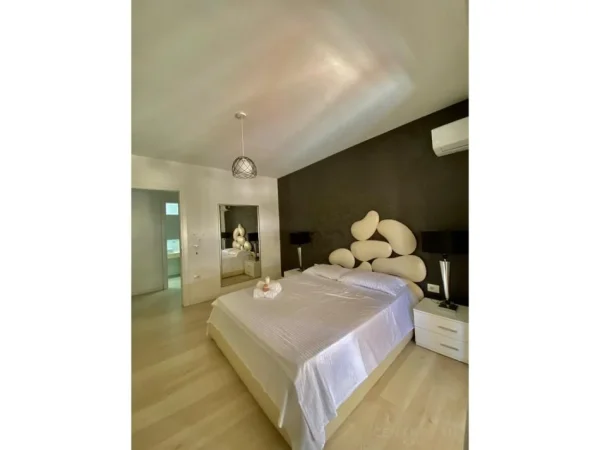 Tirane, jepet me qera apartament 1+1 Kati 7, 77 m² 650 € (Rruga Margarita Tutulani)