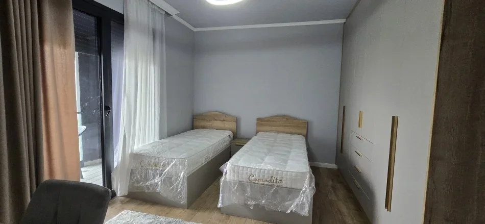 Ofrohet me qira apartament (2+1+2) plus postparkim, Liqeni i Thate (LIQENI I THATE)