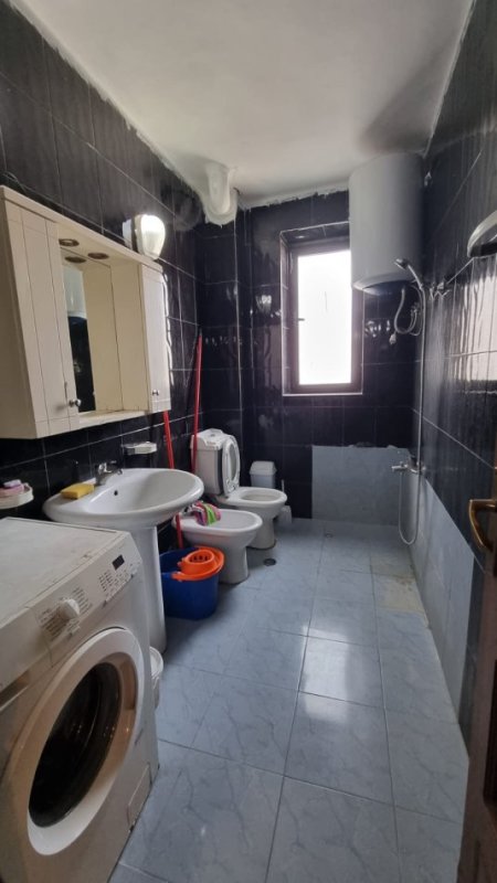 Tirane, jepet me qera apartament 1+1 Kati 2, 50 m² 500 € ( JEPET ME QERA APARTAMENT 1+1 NË RRUGËN E KAVAJËS ! )