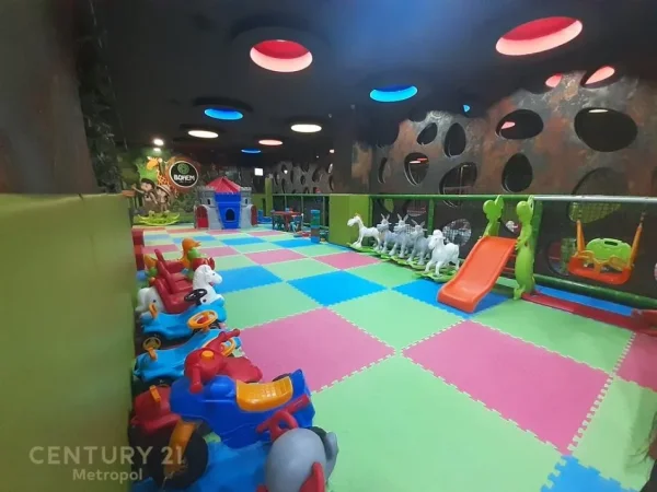 Tirane, shitet ambjent biznesi Kati 0, 1.200 m² (Rruga Aleksandri i Madh)