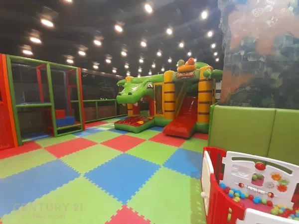 Tirane, shitet ambjent biznesi Kati 0, 1.200 m² (Rruga Aleksandri i Madh)