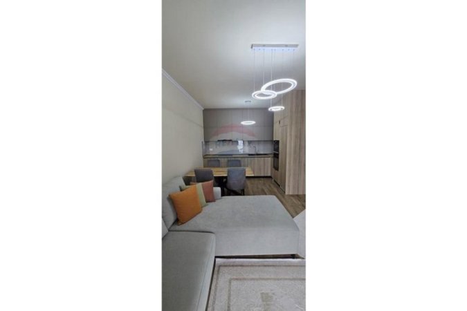Ofrohet me qira, apartament (1+1+) plus postparkim te Liqeni i Thate