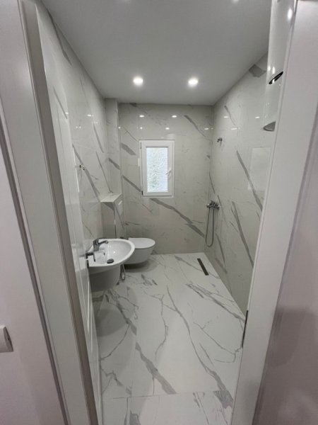 Tirane, shes apartament 1+1+Aneks+Ballkon Kati 1, 59 m² 122.000 € (Pallati me Shigjeta)