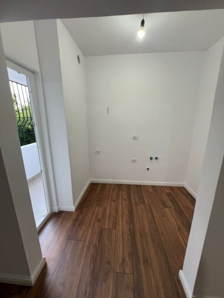 Tirane, shes apartament 1+1+Aneks+Ballkon Kati 1, 59 m² 122.000 € (Pallati me Shigjeta)